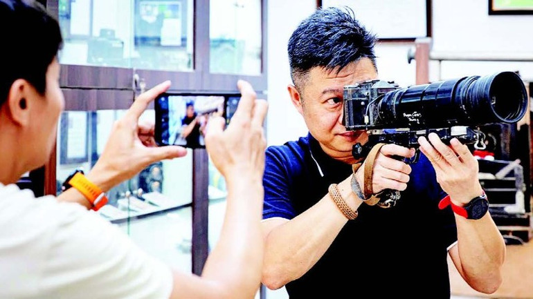 2 - Người đam mê nhiếp ảnh thích thú khi đến trải nghiệm.