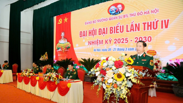 Đồng chí Thiếu tướng Nguyễn Đình Lưu, Đảng ủy viên, Phó Tư lệnh Bộ Tư lệnh Thủ đô Hà Nội phát biểu chỉ đạo Đại hội.