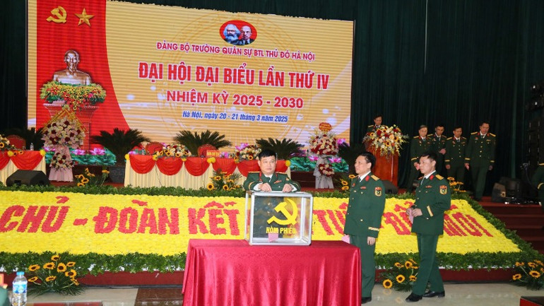 Đại hội đã tiến hành bỏ phiếu bầu 11 đồng chí vào Ban Chấp hành Đảng bộ Trường Quân sự Bộ Tư lệnh Thủ đô Hà Nội.