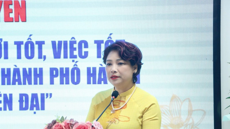 Tổng Biên tập Báo Phụ nữ Thủ đô Lê Quỳnh Trang phát biểu tại buổi giao lưu trực tuyến.