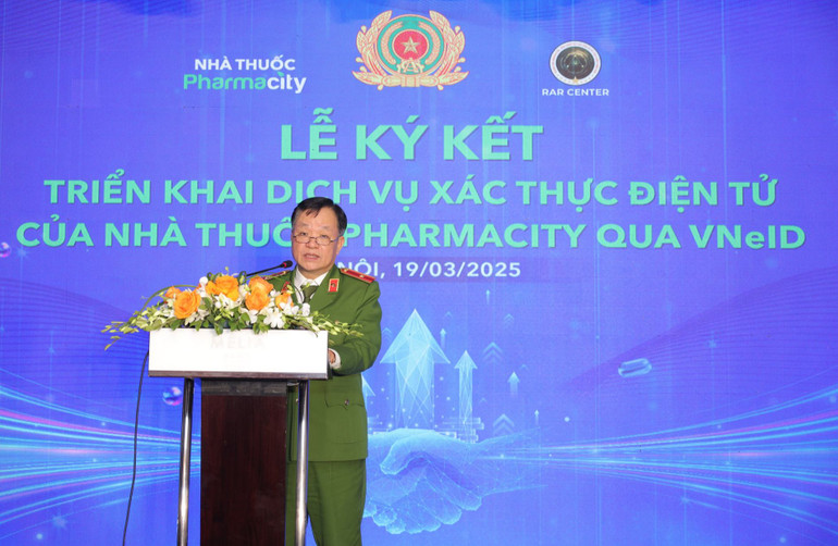 Đại diện lãnh đạo Cục C06 - Bộ Công an phát biểu tại sự kiện.