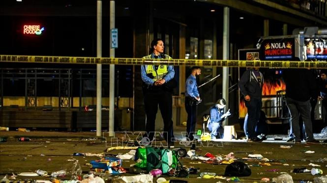 Cảnh sát điều tra tại hiện trường sau một vụ xả súng tại thành phố New Orleans, bang Louisiana, Mỹ. Ảnh: Getty Images/TTXVN