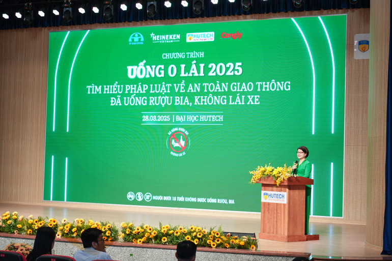 Bà Trần Ngọc Ánh, Giám đốc Ngoại vụ cấp cao Heineken Việt Nam phát biểu tại chương trình “Uống 0 Lái 2025”.