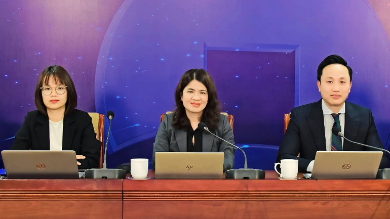 Bà Phạm Thị Thanh Hoài - Thành viên HĐQT VietinBank (ở giữa) chủ trì Hội nghị Nhà đầu tư và Chuyên gia phân tích năm 2025.