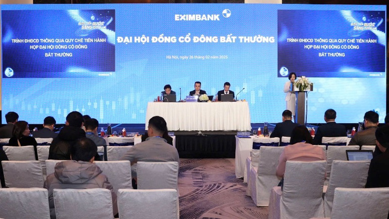 Toàn cảnh ĐHĐCĐ bất thường Eximbank sáng 26/2/2025.