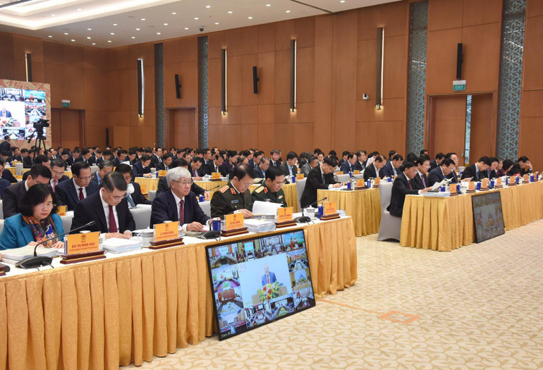 Lãnh đạo Đảng, Nhà nước, các đại biểu tham dự Hội nghị.