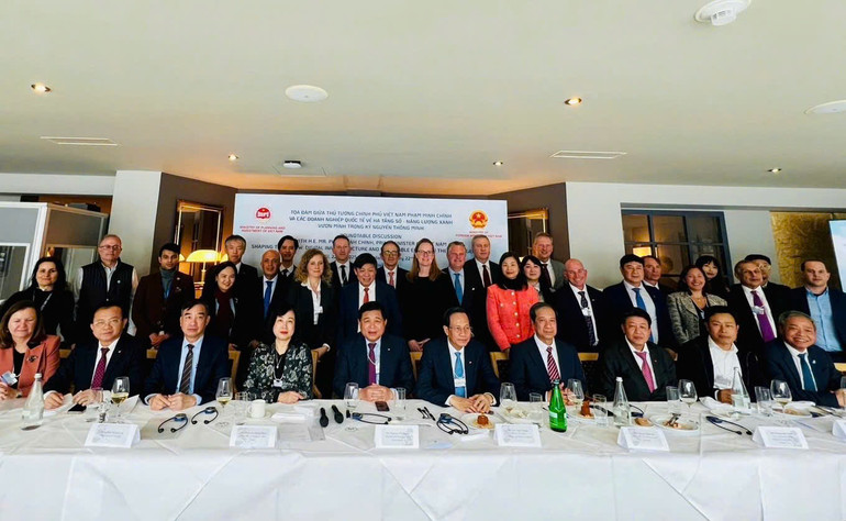 Các đại biểu tham dự tọa đàm.