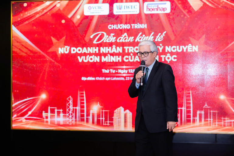 Ông Phạm Quang Vinh - Nguyên Thứ trưởng Ngoại giao, nguyên Đại sứ Đặc mệnh toàn quyền Việt Nam tại Hoa Kỳ phát biểu tại sự kiện. Ông Phạm Quang Vinh - Nguyên Thứ trưởng Ngoại giao, nguyên Đại sứ Đặc mệnh toàn quyền Việt Nam tại Hoa Kỳ phát biểu tại sự kiện.