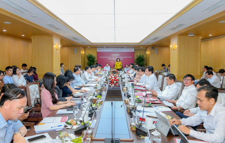 Ban Lãnh đạo và đoàn công tác Ngân hàng Nhà nước Việt Nam làm việc với Agribank về đánh giá kết quả triển khai Phương án cơ cấu lại gắn với xử lý nợ xấu giai đoạn 2021-2025. Ban Lãnh đạo và đoàn công tác Ngân hàng Nhà nước Việt Nam làm việc với Agribank về đánh giá kết quả triển khai Phương án cơ cấu lại gắn với xử lý nợ xấu giai đoạn 2021-2025.