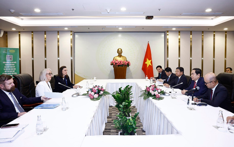 Chủ tịch Quốc hội Trần Thanh Mẫn tiếp Tổng Giám đốc Tổ chức Quốc tế Pháp ngữ (OIF) Caroline St-Hilaire. Ảnh: Doãn Tấn – TTXVN Chủ tịch Quốc hội Trần Thanh Mẫn tiếp Tổng Giám đốc Tổ chức Quốc tế Pháp ngữ (OIF) Caroline St-Hilaire. Ảnh: Doãn Tấn – TTXVN