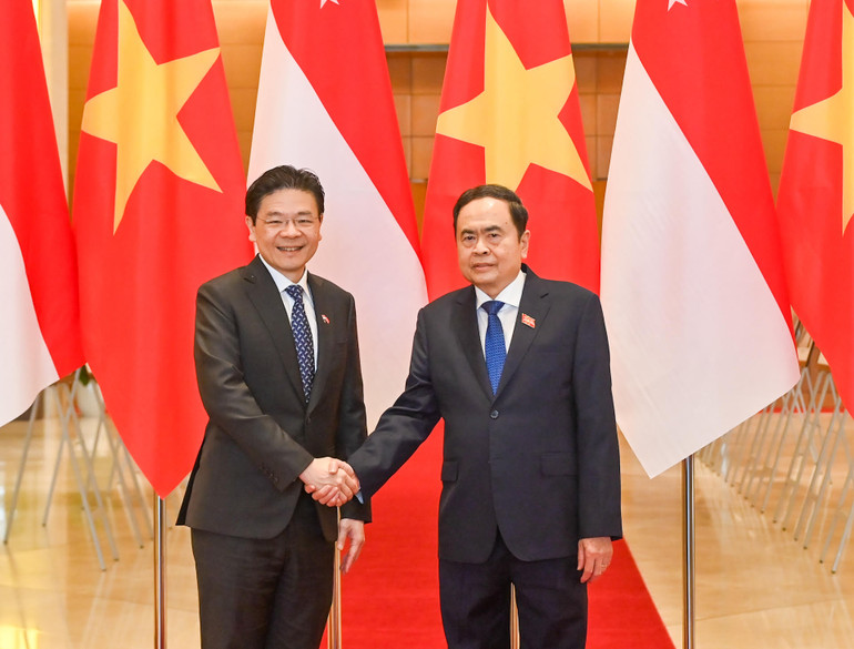 Chủ tịch Quốc hội Trần Thanh Mẫn và Thủ tướng Singapore Lawrence Wong. (Ảnh Duy Linh)