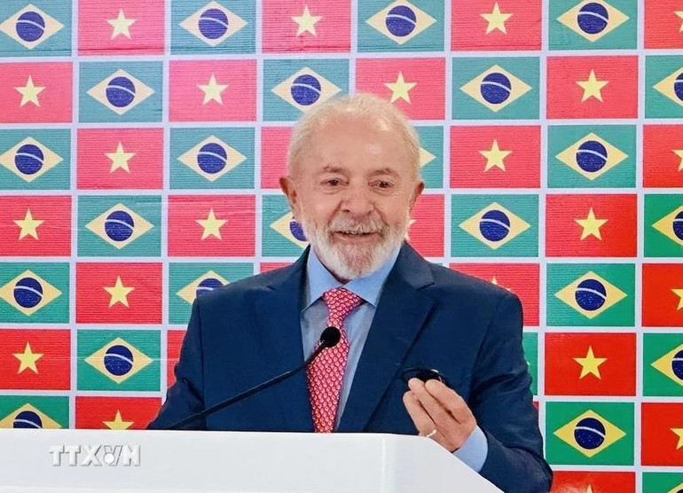 Tổng thống nước Cộng hòa Liên bang Brazil Luiz Inácio Lula da Silva phát biểu tại họp báo. (Ảnh: Việt Đức/TTXVN) Tổng thống nước Cộng hòa Liên bang Brazil Luiz Inácio Lula da Silva phát biểu tại họp báo. (Ảnh: Việt Đức/TTXVN)