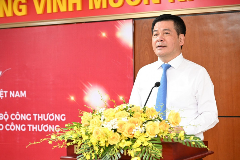 Đồng chí Nguyễn Hồng Diên, Bộ trưởng Công thương, phát biểu tại buổi làm việc Đồng chí Nguyễn Hồng Diên, Bộ trưởng Công thương, phát biểu tại buổi làm việc