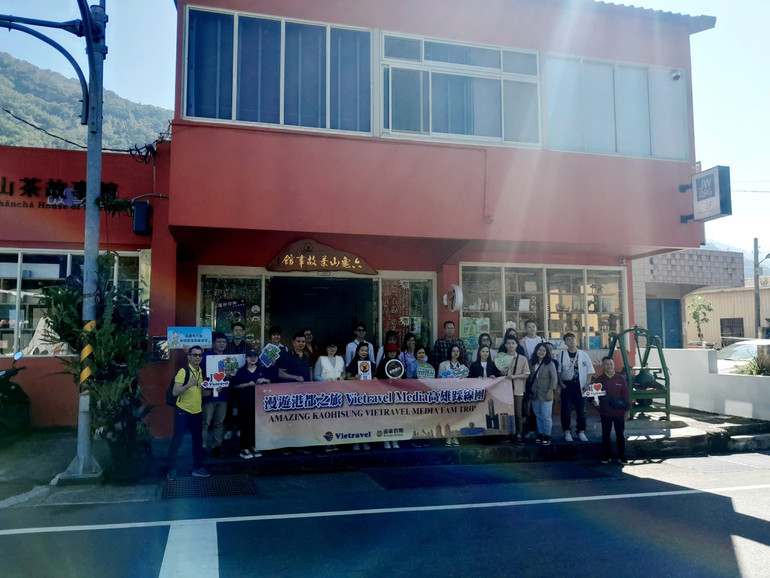 Đoàn khảo sát tham quan, giao lưu tại cơ sở sản xuất Cao Sơn trà truyền thống ở thành phố Cao Hùng, Đài Loan (Trung Quốc).