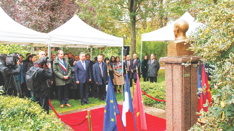 Tổng Bí thư Tô Lâm tại Không gian Hồ Chí Minh ở thành phố Montreuil.