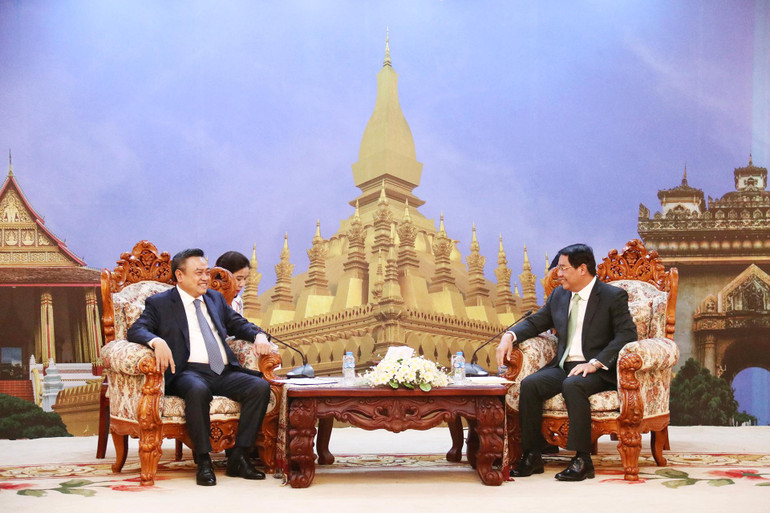 Đô trưởng thủ đô Vientiane tiếp đồng chí Trần Sỹ Thanh cùng đoàn đại biểu thành phố Hà Nội. (ẢNH: TRỊNH DŨNG)