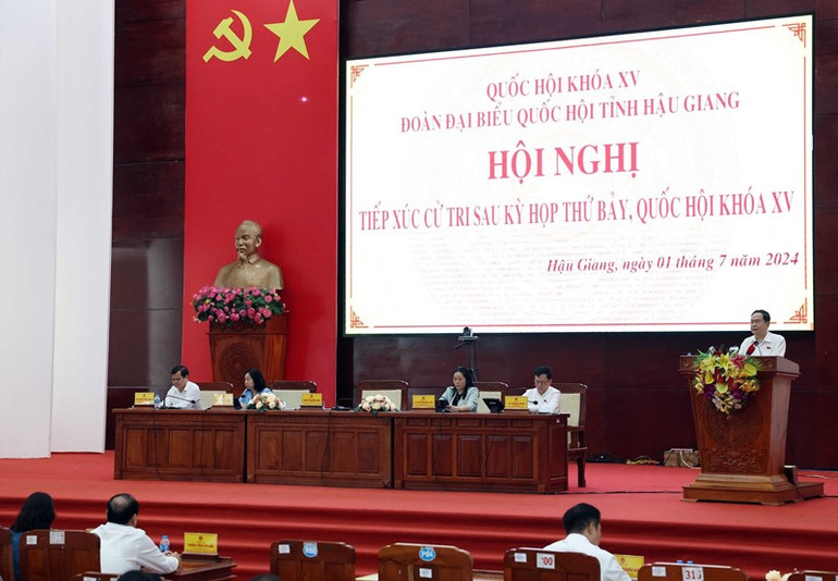 Quang cảnh Hội nghị tiếp xúc cử tri.