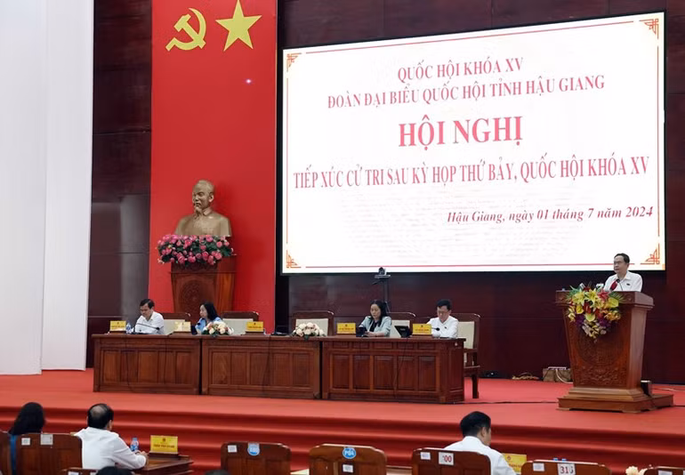 Quang cảnh Hội nghị tiếp xúc cử tri.