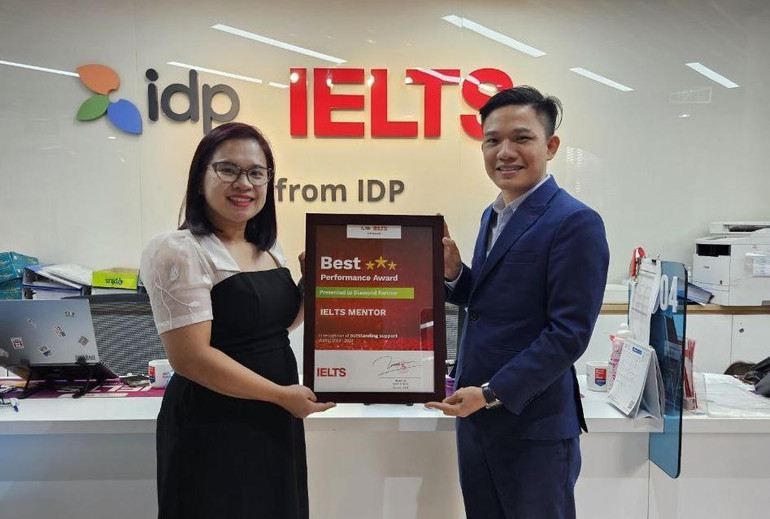 Bà Bạch Lan Hương - Giám đốc phát triển kỳ thi IELTS cùng PGD IELTS Mentor.