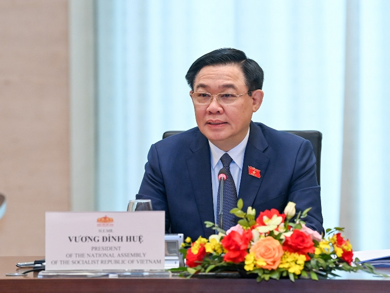 Chủ tịch Quốc hội Vương Đình Huệ giải đáp thắc mắc, kiến nghị của các doanh nghiệp USABC tại cuộc làm việc. (Ảnh: DUY LINH)