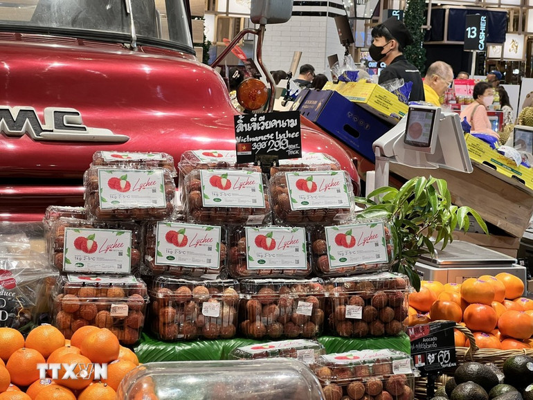 Quả vải Việt Nam bày bán tại siêu thị Gourmet tại Bangkok, Thái Lan. (Ảnh: Huy Tiến/TTXVN)