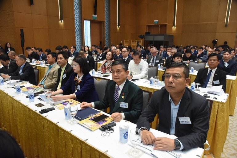 Các đại biểu tham dự hội nghị.
