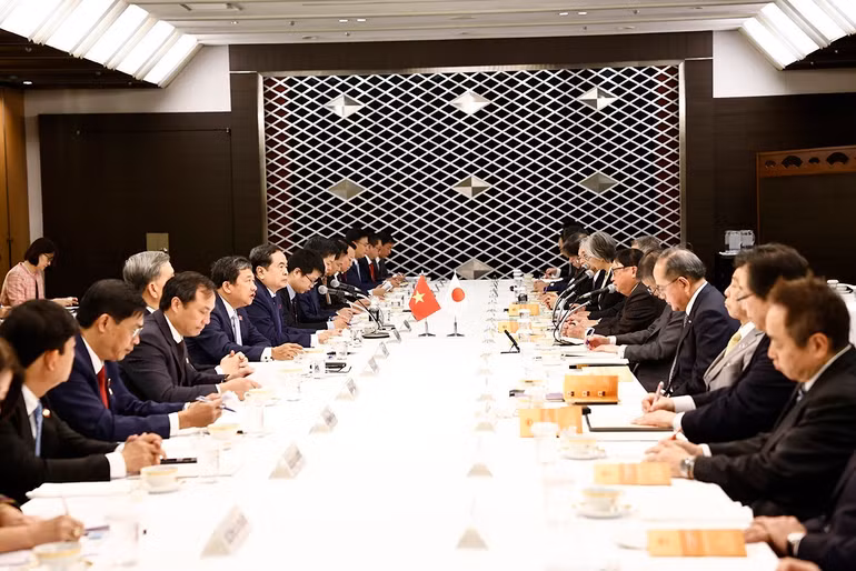 Chủ tịch Quốc hội Trần Thanh Mẫn làm việc với 2 Đồng Chủ tịch Ủy ban Kinh tế Nhật-Việt Keidanren. Ảnh: (Doãn Tấn - TTXVN)