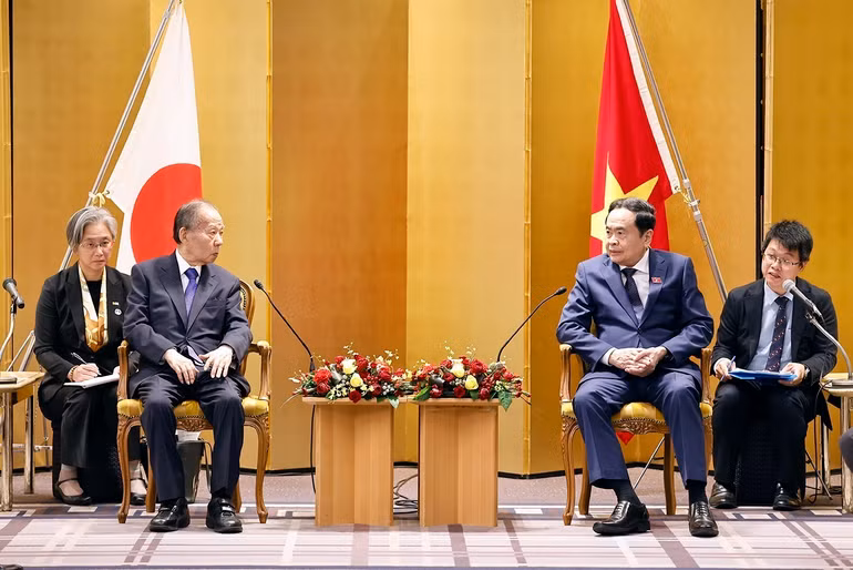 Chủ tịch Quốc hội Trần Thanh Mẫn tiếp Chủ tịch Liên minh Nghị sĩ hữu nghị Nhật-Việt Nikai Toshihiro. (Ảnh: Doãn Tấn – TTXVN)