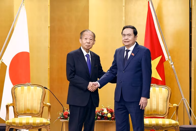 Chủ tịch Quốc hội Trần Thanh Mẫn tiếp Chủ tịch Liên minh Nghị sĩ hữu nghị Nhật-Việt Nikai Toshihiro. (Ảnh: Doãn Tấn – TTXVN)