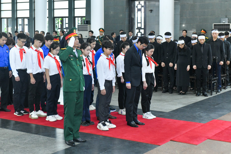 Đoàn Trung ương Đoàn TNCS Hồ Chí Minh viếng Tổng Bí thư Nguyễn Phú Trọng.