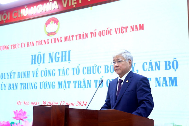 Ủy viên Bộ Chính trị, Bí thư Trung ương Đảng, Chủ tịch Ủy ban Trung ương MTTQ Việt Nam Đỗ Văn Chiến phát biểu tại Hội nghị.