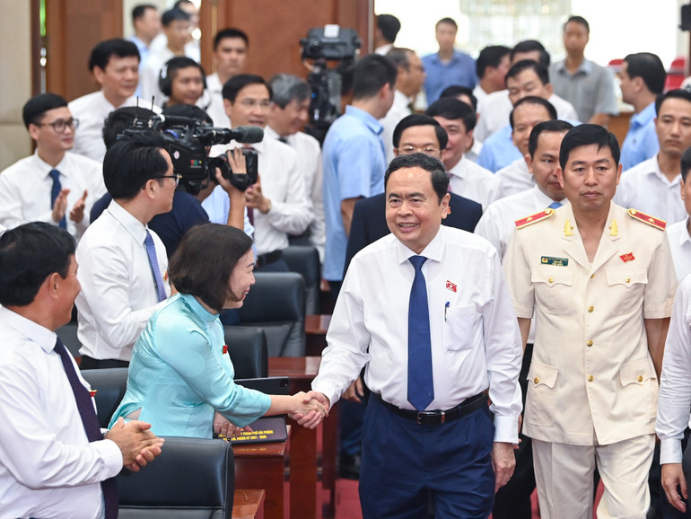 Chủ tịch Quốc hội Trần Thanh Mẫn và các đại biểu dự khai mạc Kỳ họp thứ 18, Hội đồng nhân dân thành phố Hải Phòng.