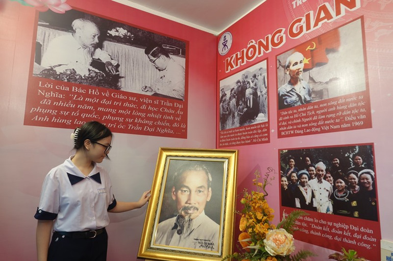 Không gian văn hóa Hồ Chí Minh tại Trường THPT chuyên Trần Đại Nghĩa, Quận 1, Thành phố Hồ Chí Minh.