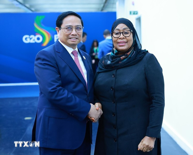 Thủ tướng Phạm Minh Chính gặp Tổng thống Cộng hòa Thống Nhất Tanzania Samia Suluhu Hassan. Thủ tướng Phạm Minh Chính gặp Tổng thống Cộng hòa Thống Nhất Tanzania Samia Suluhu Hassan.