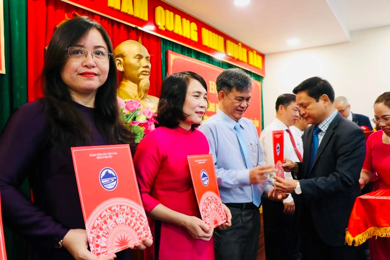 Bà Đào Phạm Hoàng Quyên, Tỉnh ủy viên, Tổng Biên tập Báo Phú Yên được điều động, phân công bổ nhiệm giữ chức vụ Giám đốc Sở Thông tin và Truyền thông Phú Yên.