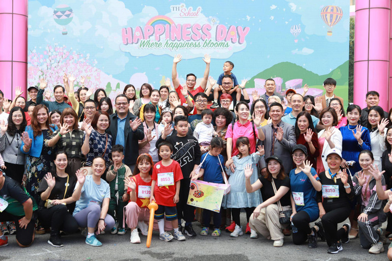 Đã có hơn 1.600 khách mời, giáo viên, học sinh, phụ huynh các nơi tham dự Lễ hội Hạnh phúc.
