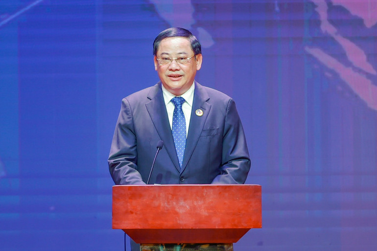 Thủ tướng Lào Sonexay Siphandone phát biểu tại sự kiện.