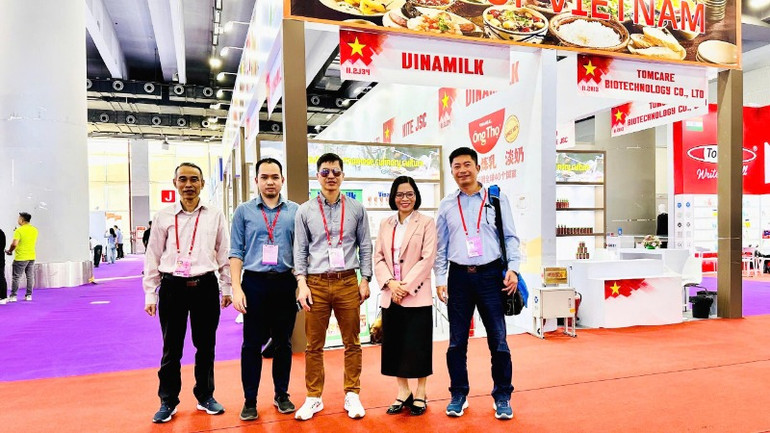 Đoàn cán bộ của Bộ Nông nghiệp và Phát triển nông thôn tại Hội chợ Canton Fair 2024.