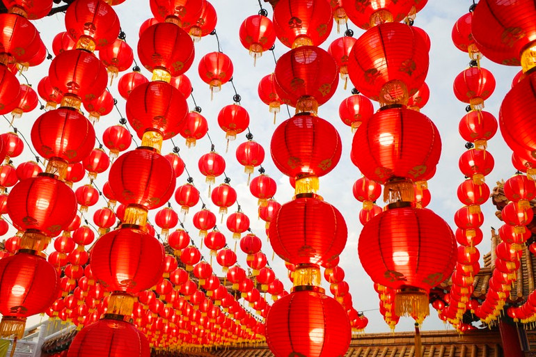 Chùa Thean Hou ở Kuala Lumpur, Malaysia treo đèn lồng đỏ đón Tết Nguyên đán Giáp Thìn. (Ảnh: THX/TTXVN)