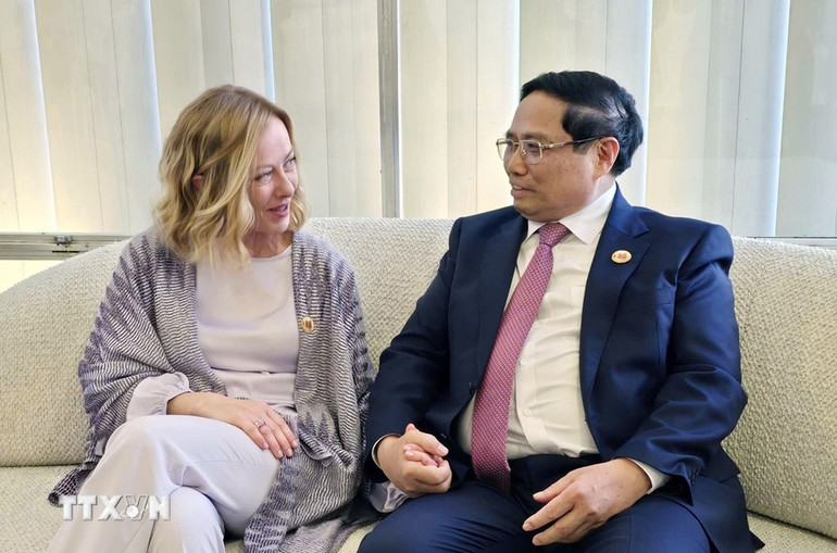 Thủ tướng Phạm Minh Chính gặp Thủ tướng Italy Giorgia Meloni. Thủ tướng Phạm Minh Chính gặp Thủ tướng Italy Giorgia Meloni.