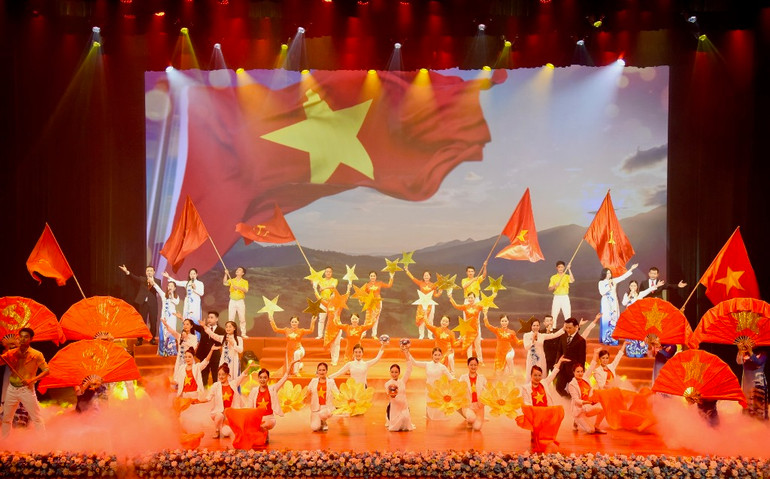 Chương trình biểu diễn nghệ thuật mở đầu tại Hội nghị.