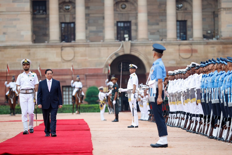 Thủ tướng Phạm Minh Chính duyệt Đội danh dự Quân đội Ấn Độ.