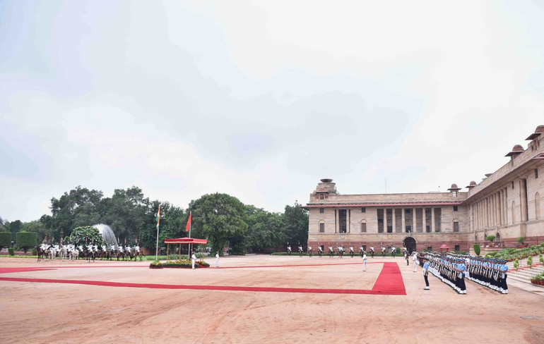 Quang cảnh lễ đón Thủ tướng Phạm Minh Chính.