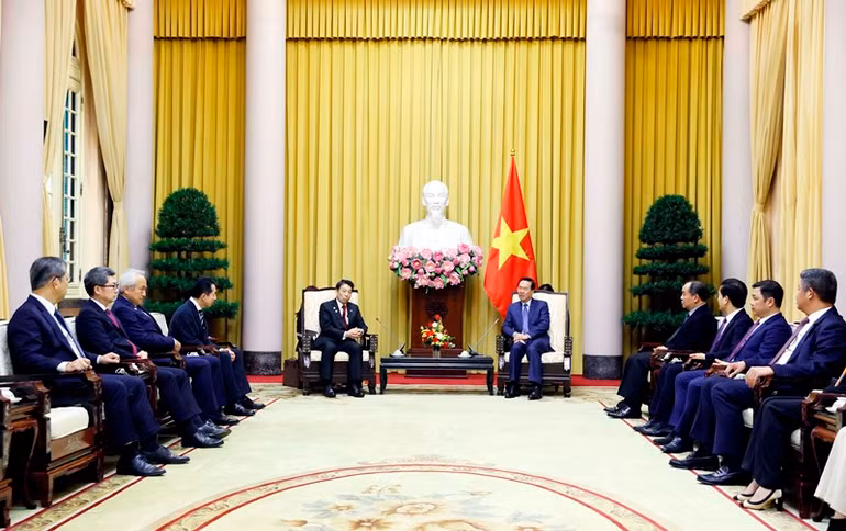 Chủ tịch nước Võ Văn Thưởng tiếp Thống đốc tỉnh Fukuoka Hattori Seitaro. Ảnh: Thống Nhất/TTXVN