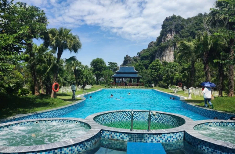 Khu Kênh Gà có khoáng nóng tự nhiên trên địa bàn huyện Gia Viễn (Ninh Bình) cũng là điểm đến được nhiều du khách lựa chọn.