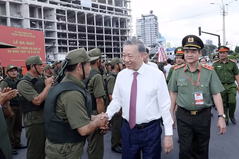 Chủ tịch nước Tô Lâm động viên Lực lượng tham gia bảo vệ an ninh trật tự ở cơ sở của Thành phố Hồ Chí Minh. Ảnh: Nhan Sáng-TTXVN