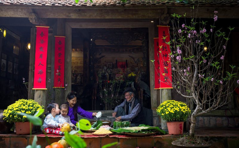 Xuân về dưới nếp nhà cổ xứ Đoài. Xuân về dưới nếp nhà cổ xứ Đoài.