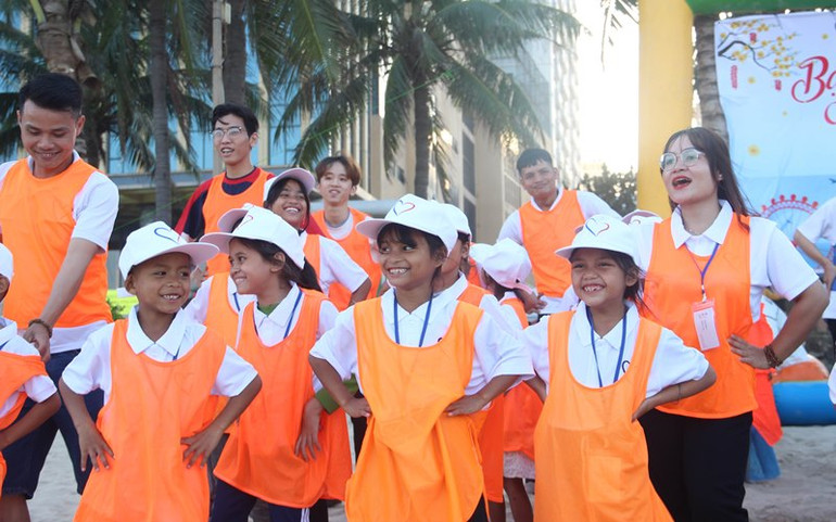 Những nụ cười tỏa nắng.