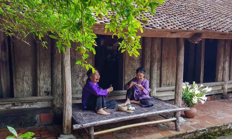 Nét đời thường người dân làng cổ. Nét đời thường người dân làng cổ.