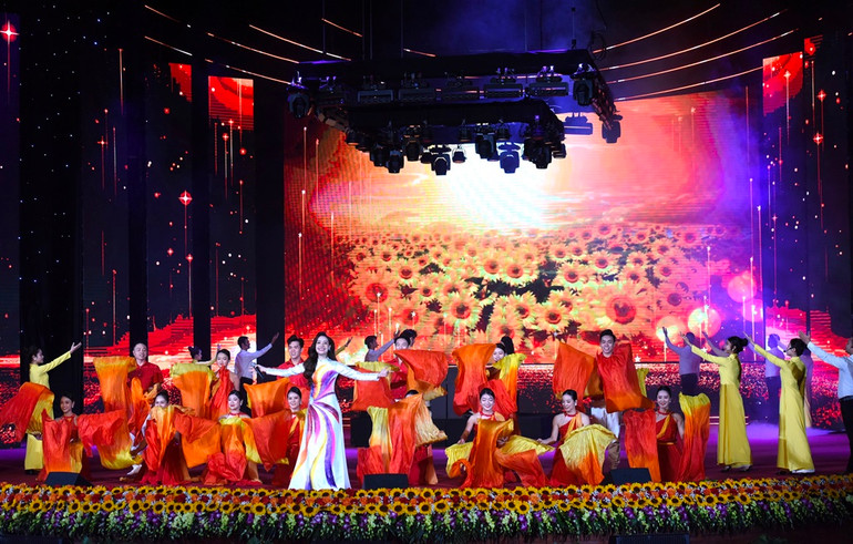 Chương trình biểu diễn nghệ thuật mở đầu Hội nghị. Chương trình biểu diễn nghệ thuật mở đầu Hội nghị.